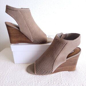 New Steve Madden Women's "Winny" open toe leather wedges in grey nubuck